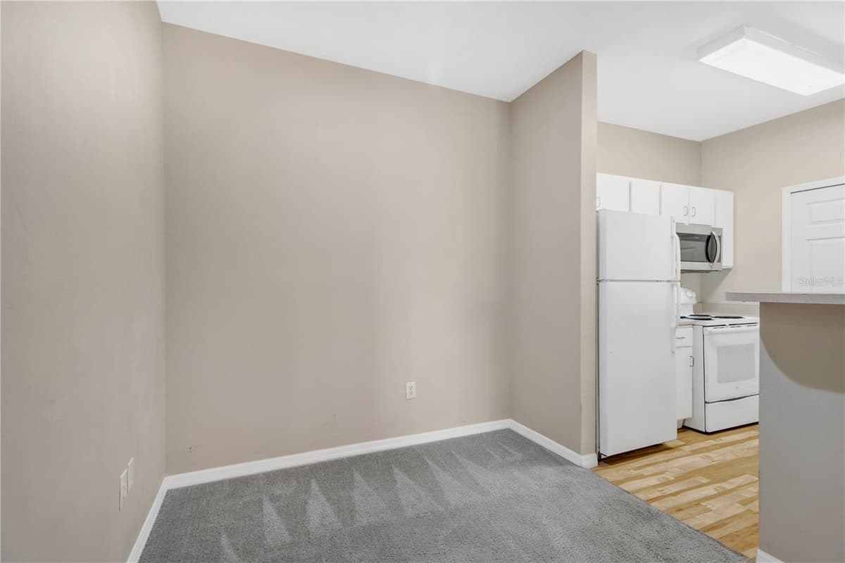 1810 PALM AVENUE — photo 7 of 25