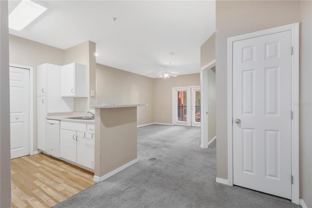 1810 PALM AVENUE — photo 8 of 25
