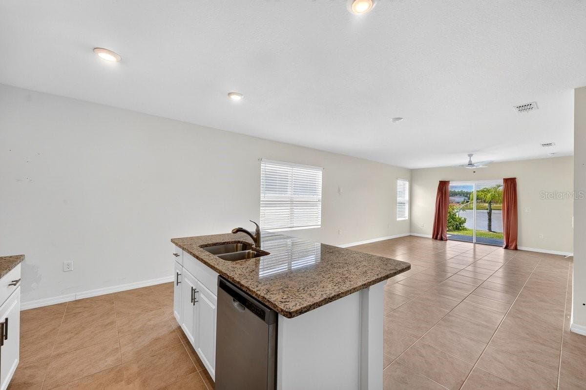 3118 BORASSUS DRIVE — photo 8 of 34