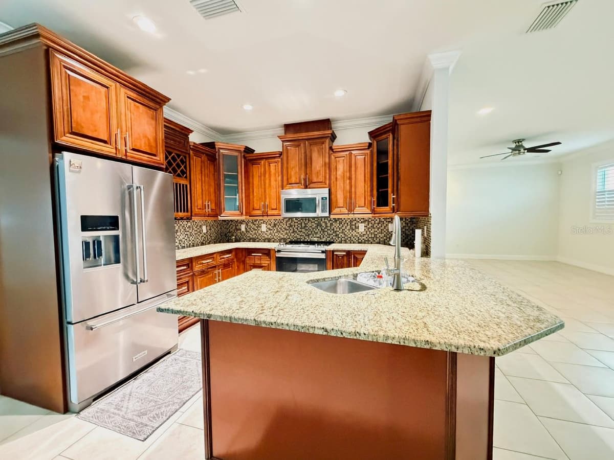 2721 SITKA STREET — photo 8 of 32