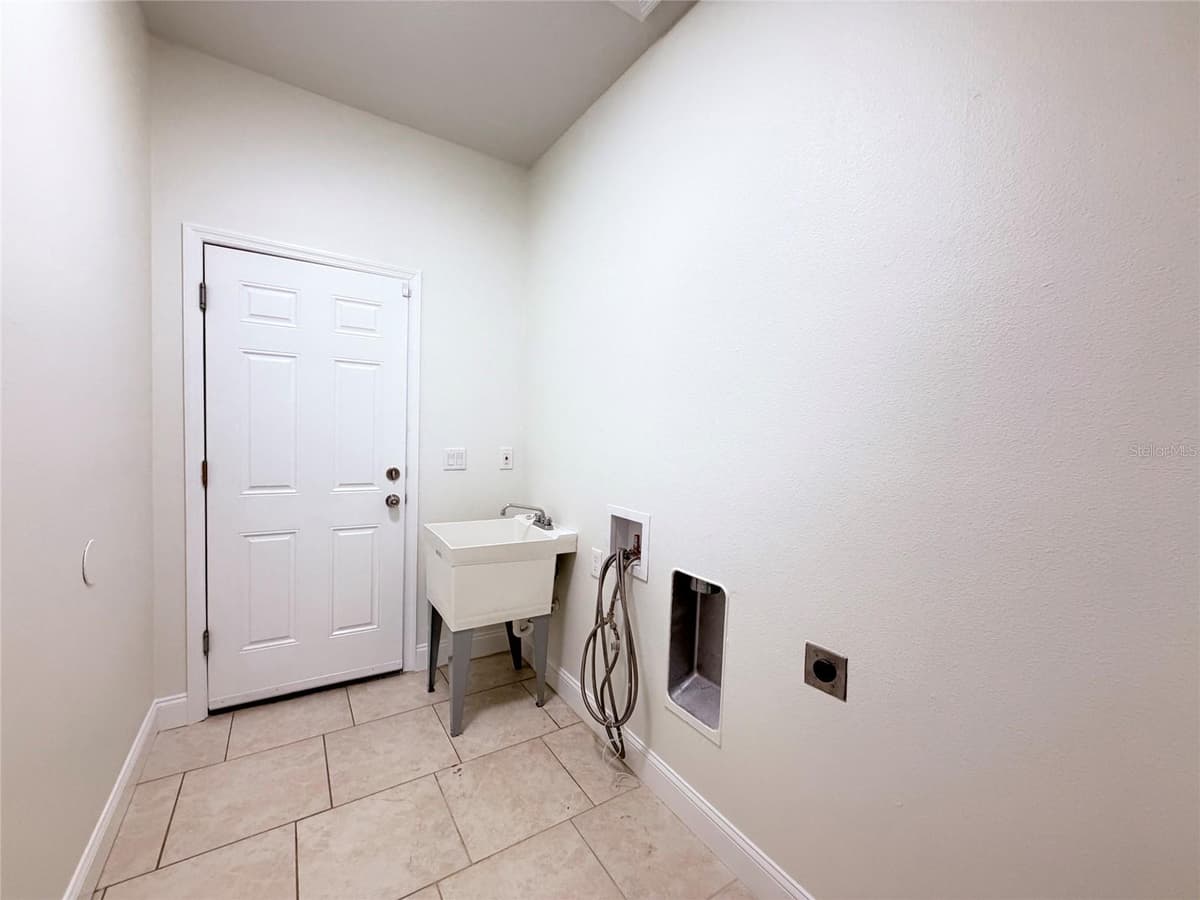 2721 SITKA STREET — photo 28 of 32