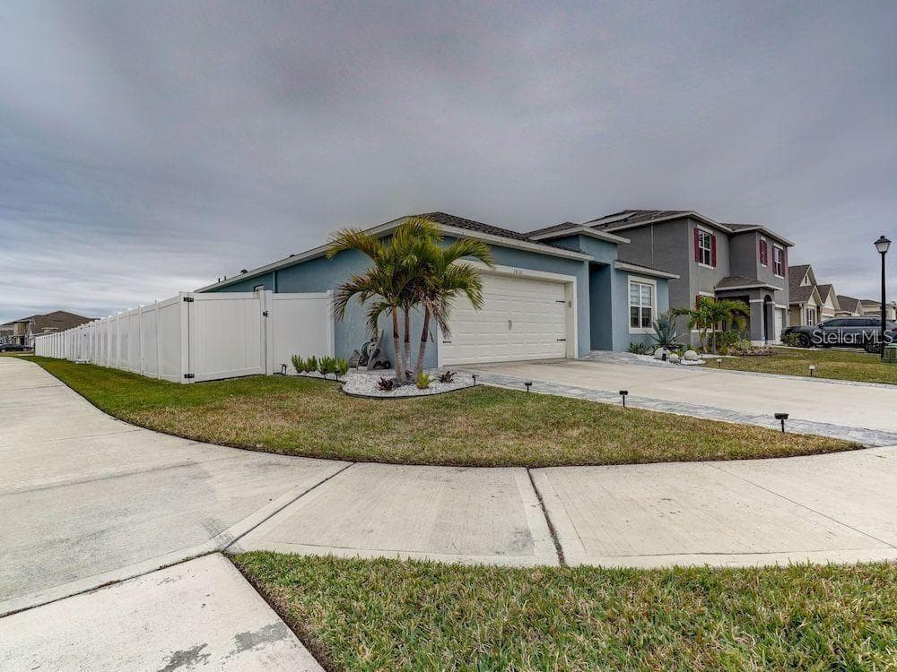1836 DELROSE ROAD — photo 3 of 51