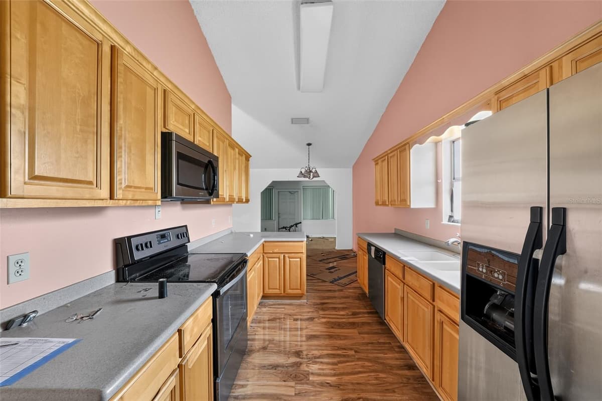 1632 CAINS AVENUE — photo 4 of 32