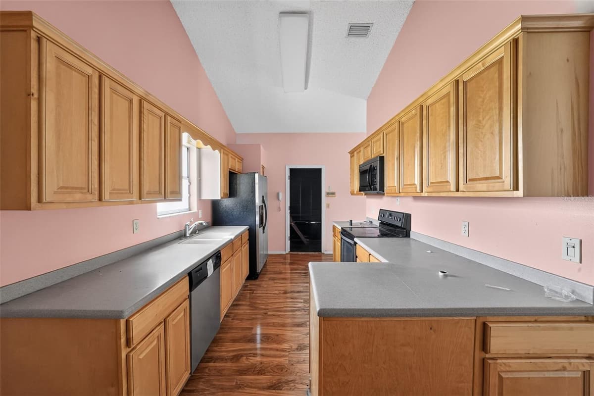 1632 CAINS AVENUE — photo 5 of 32