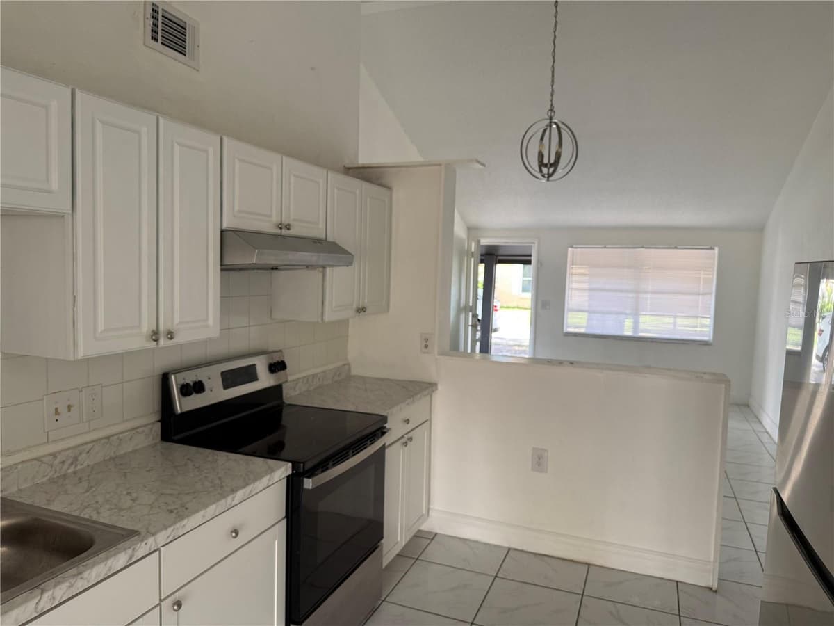 10205 BELLHURST COURT — photo 5 of 8
