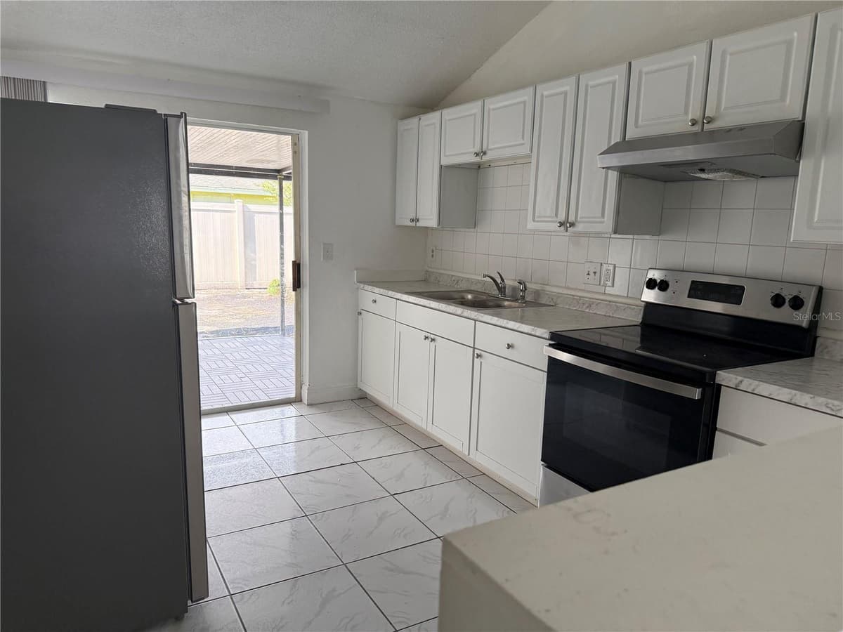 10205 BELLHURST COURT — photo 4 of 8