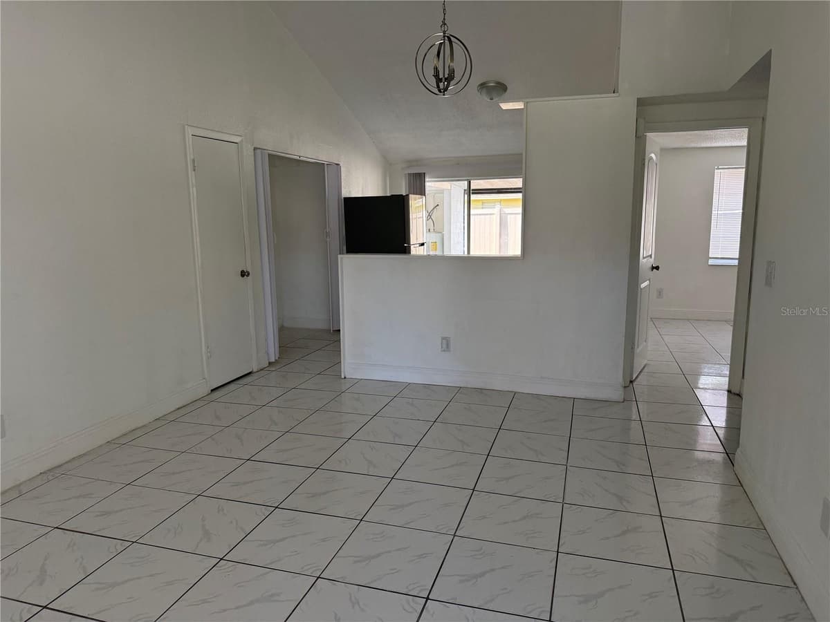 10205 BELLHURST COURT — photo 3 of 8