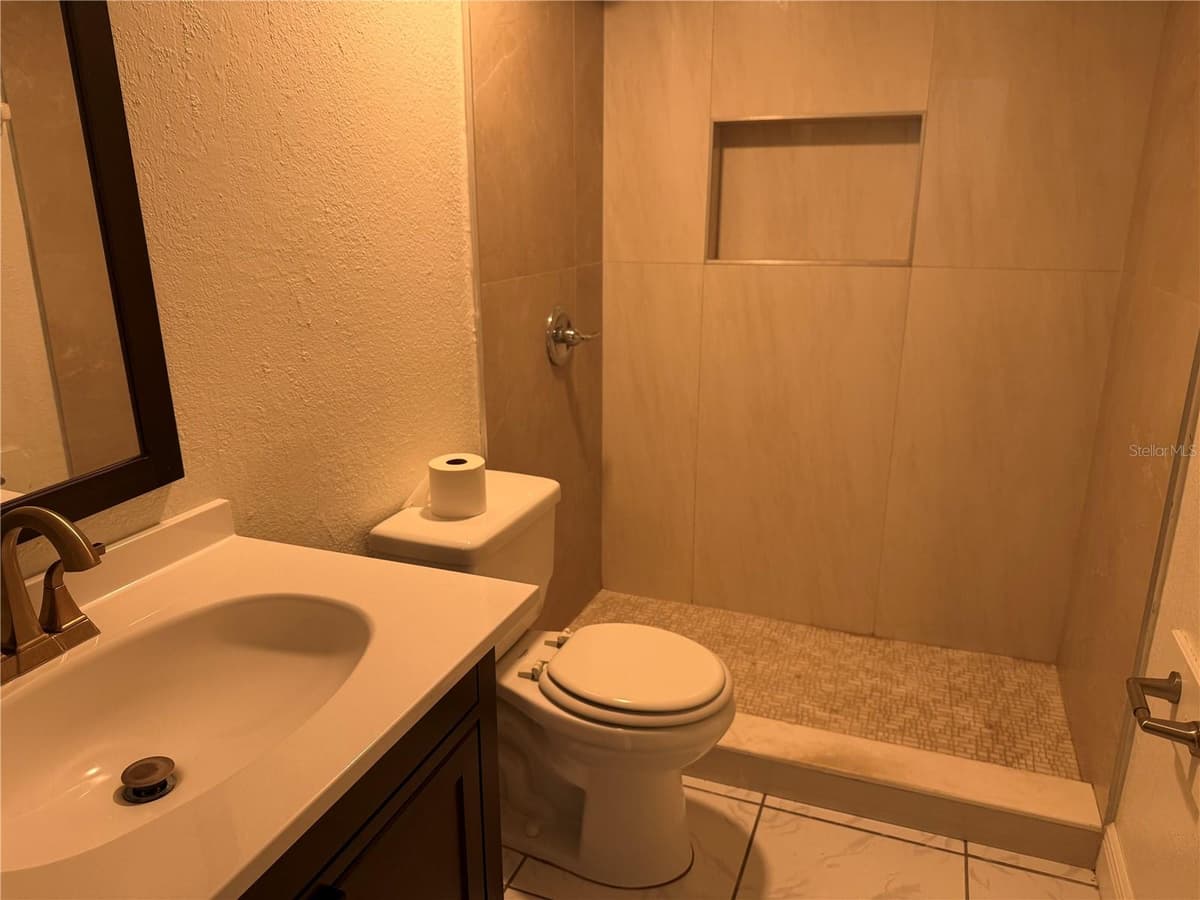 10205 BELLHURST COURT — photo 7 of 8