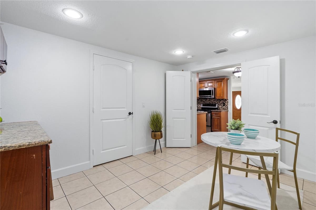 6004 JEAN STREET — photo 13 of 40