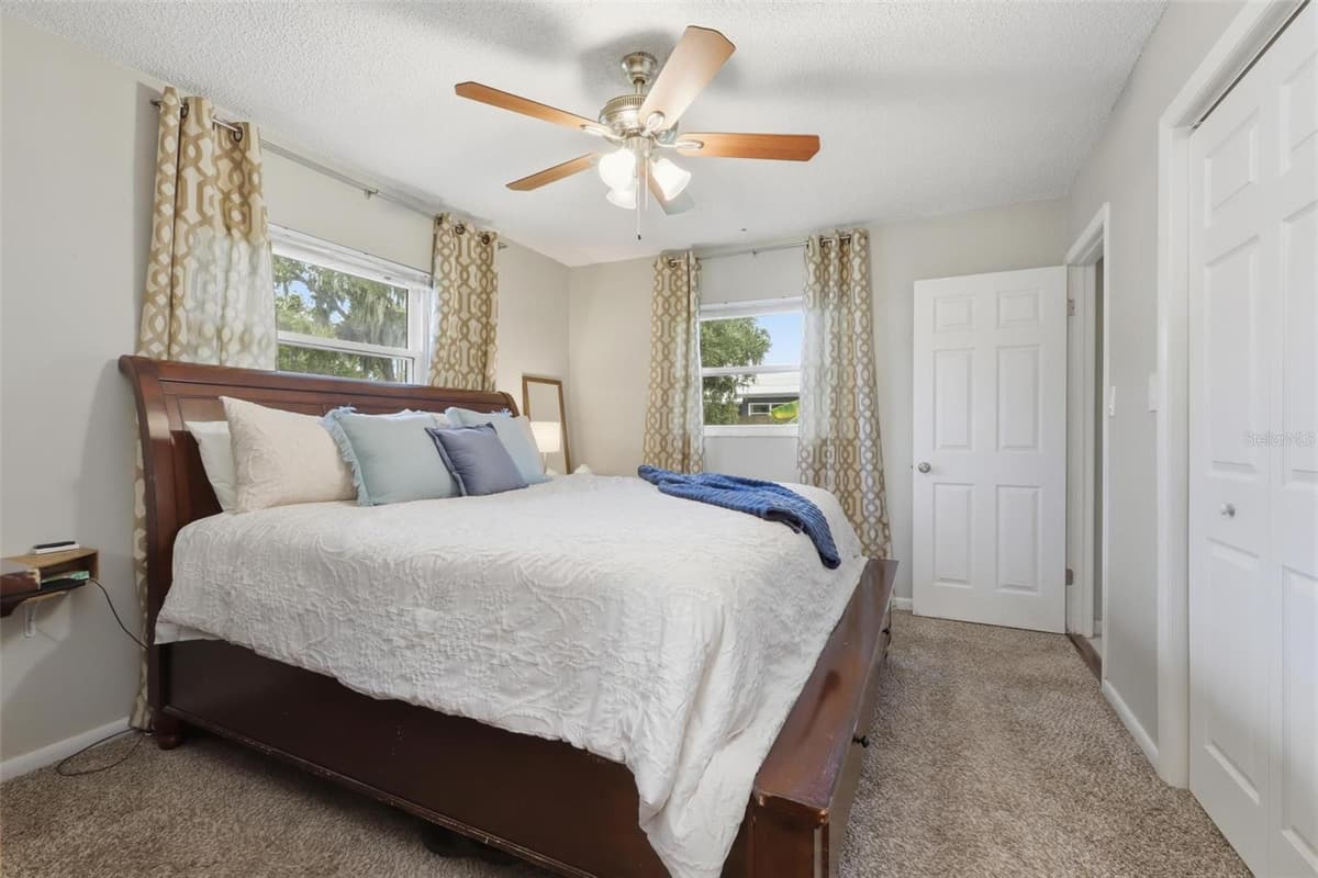 1004 CRESCENT PARKWAY — photo 16 of 36