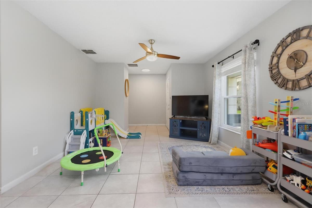 1004 CRESCENT PARKWAY — photo 5 of 36