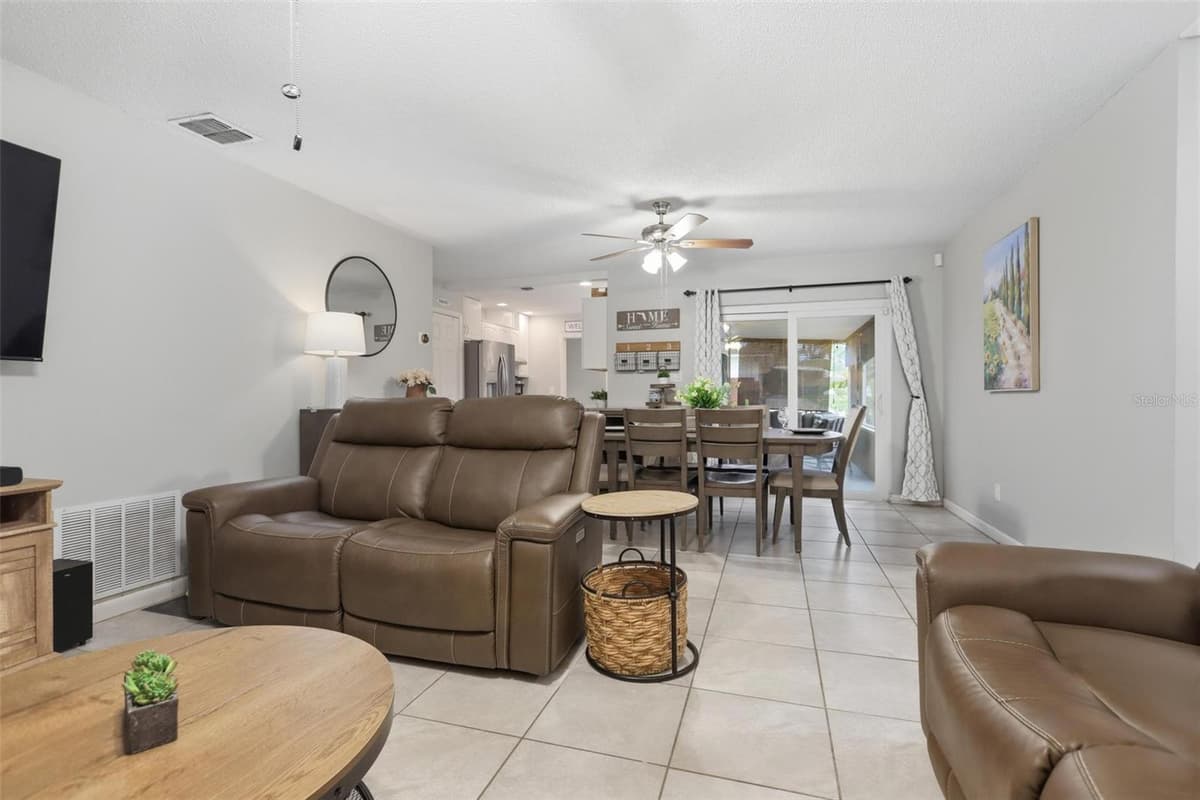 1004 CRESCENT PARKWAY — photo 14 of 36