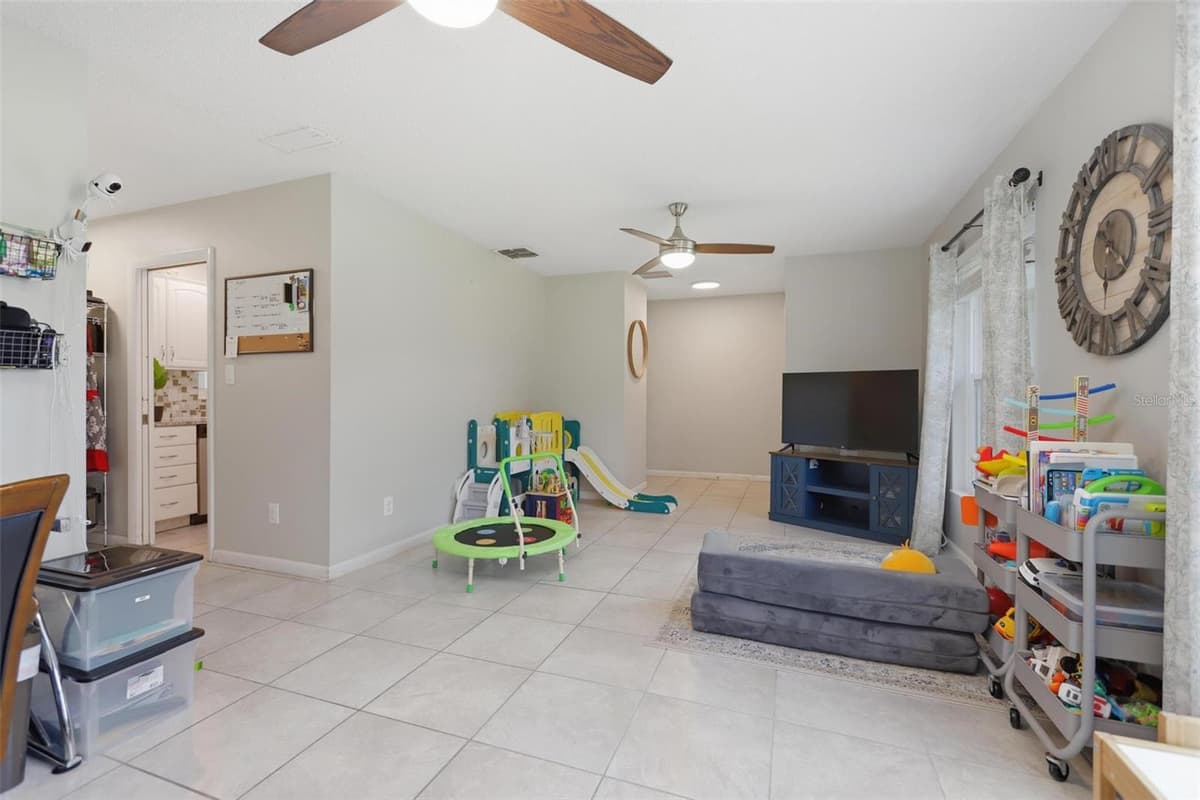 1004 CRESCENT PARKWAY — photo 6 of 36