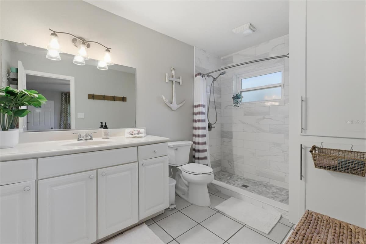 1004 CRESCENT PARKWAY — photo 18 of 36