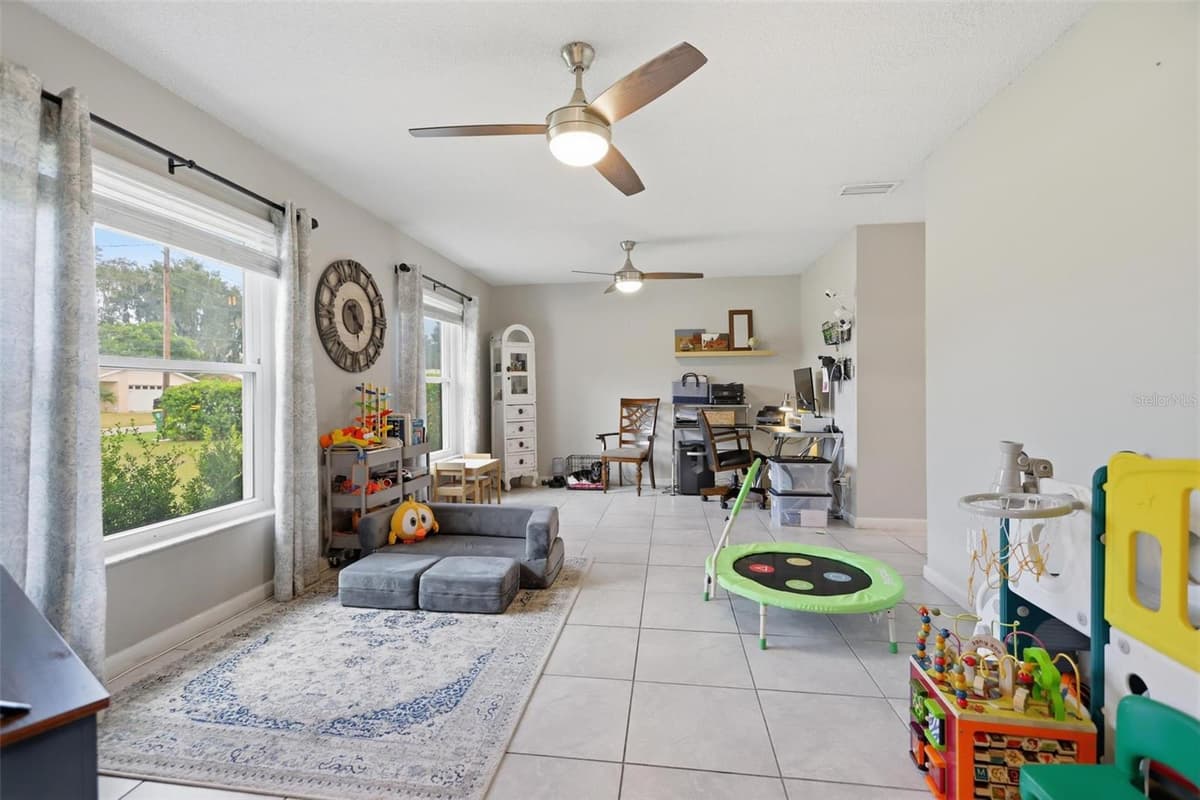 1004 CRESCENT PARKWAY — photo 4 of 36