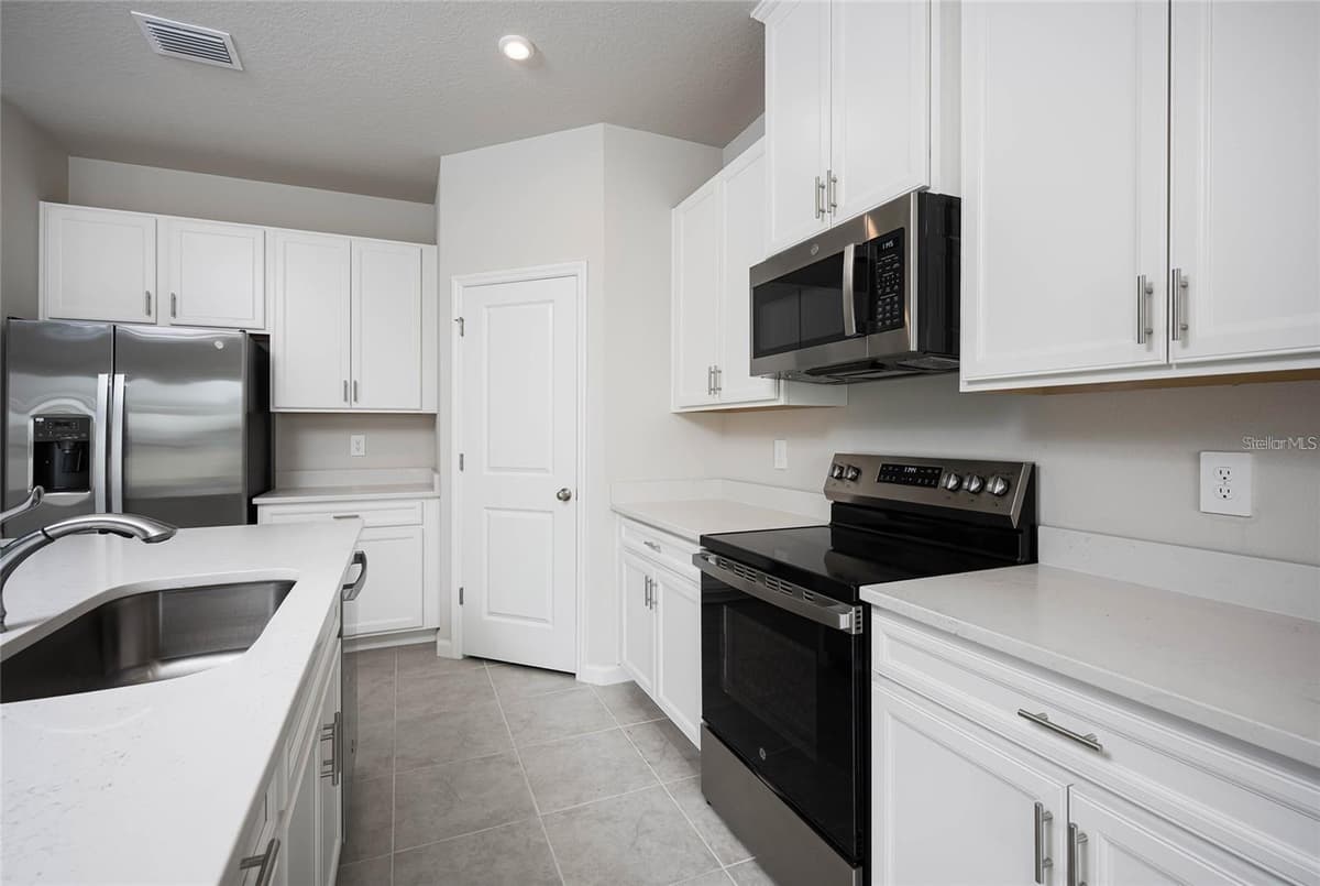 16873 CASTORO DRIVE — photo 20 of 42
