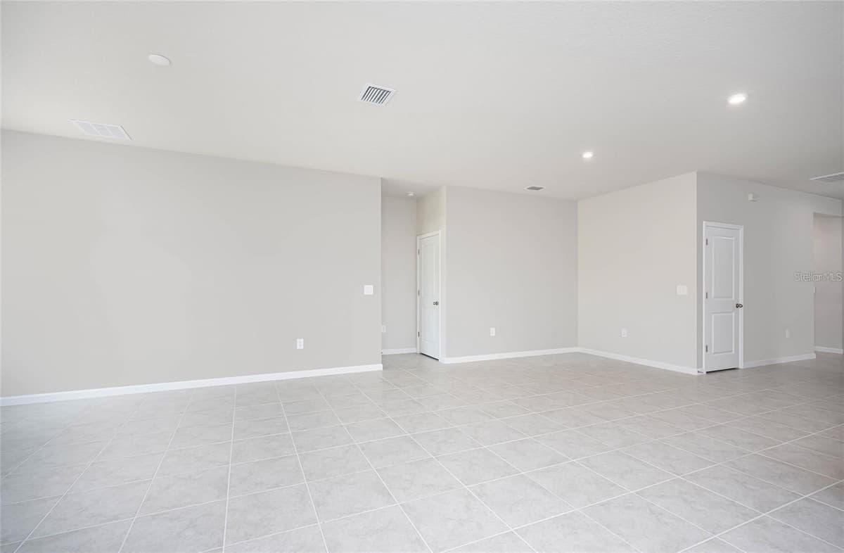 16873 CASTORO DRIVE — photo 28 of 42