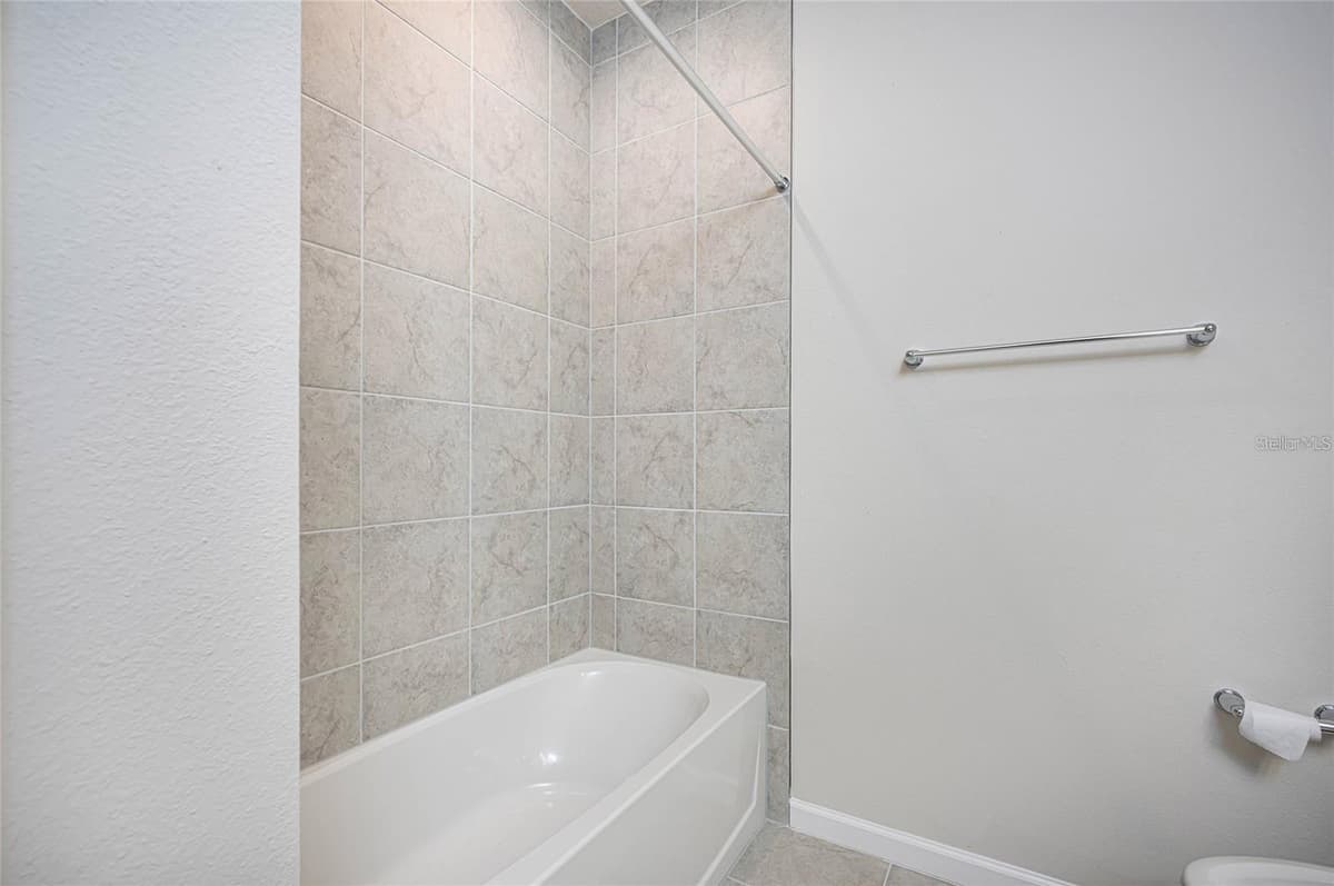 16873 CASTORO DRIVE — photo 11 of 42