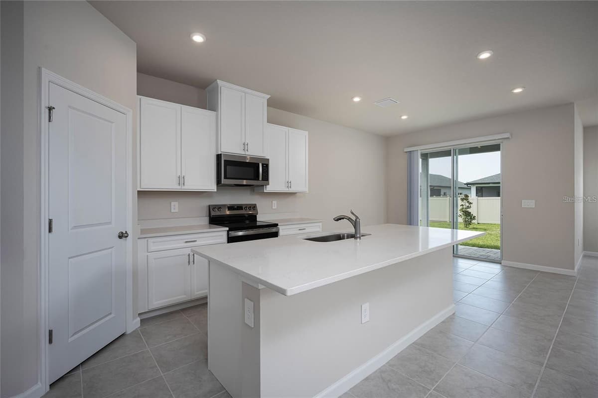 16873 CASTORO DRIVE — photo 18 of 42