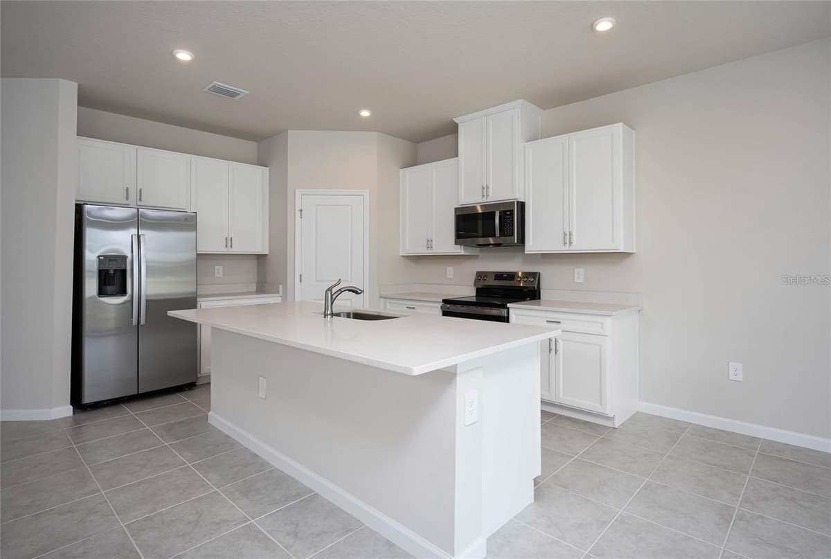16873 CASTORO DRIVE — photo 24 of 42