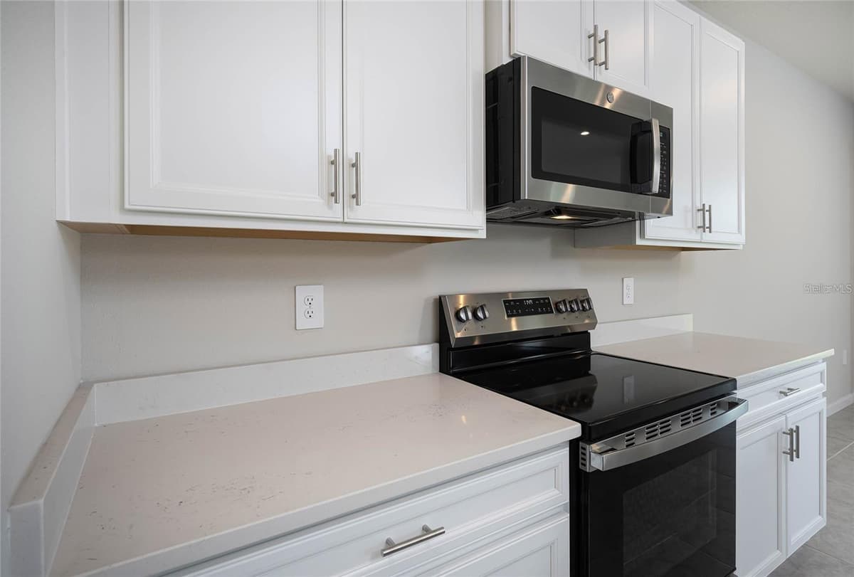 16873 CASTORO DRIVE — photo 21 of 42