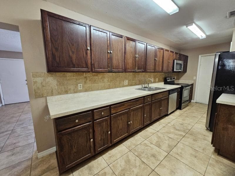 377 BRITTANY CIRCLE — photo 2 of 8