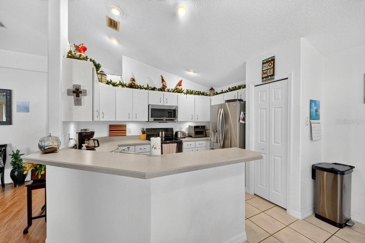 15 PINE CEDAR DRIVE — photo 8 of 37