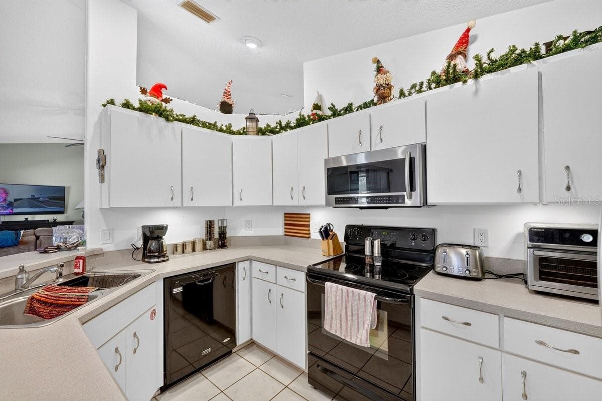 15 PINE CEDAR DRIVE — photo 9 of 37