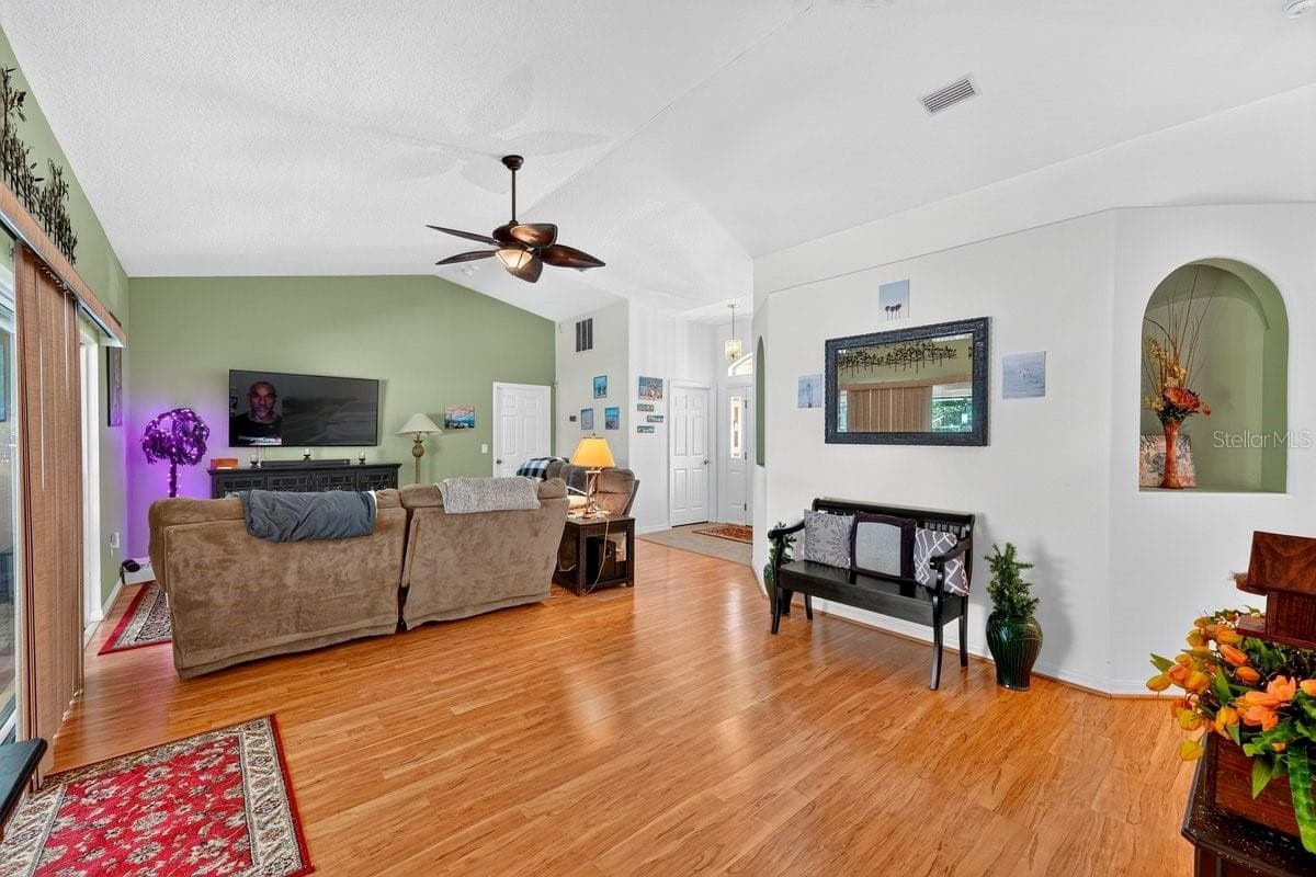 15 PINE CEDAR DRIVE — photo 4 of 37