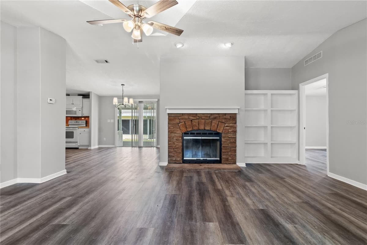 570 78TH TERRACE — photo 9 of 48