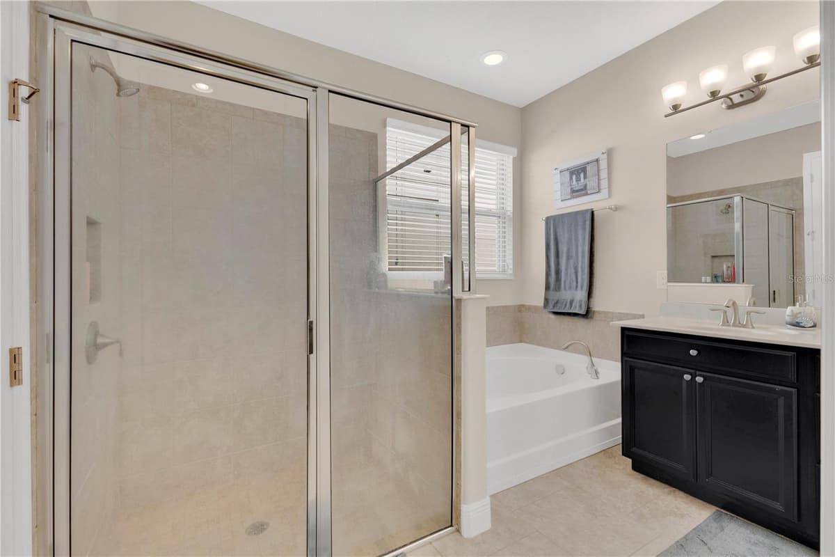 8711 EDEN COVE DRIVE — photo 12 of 37