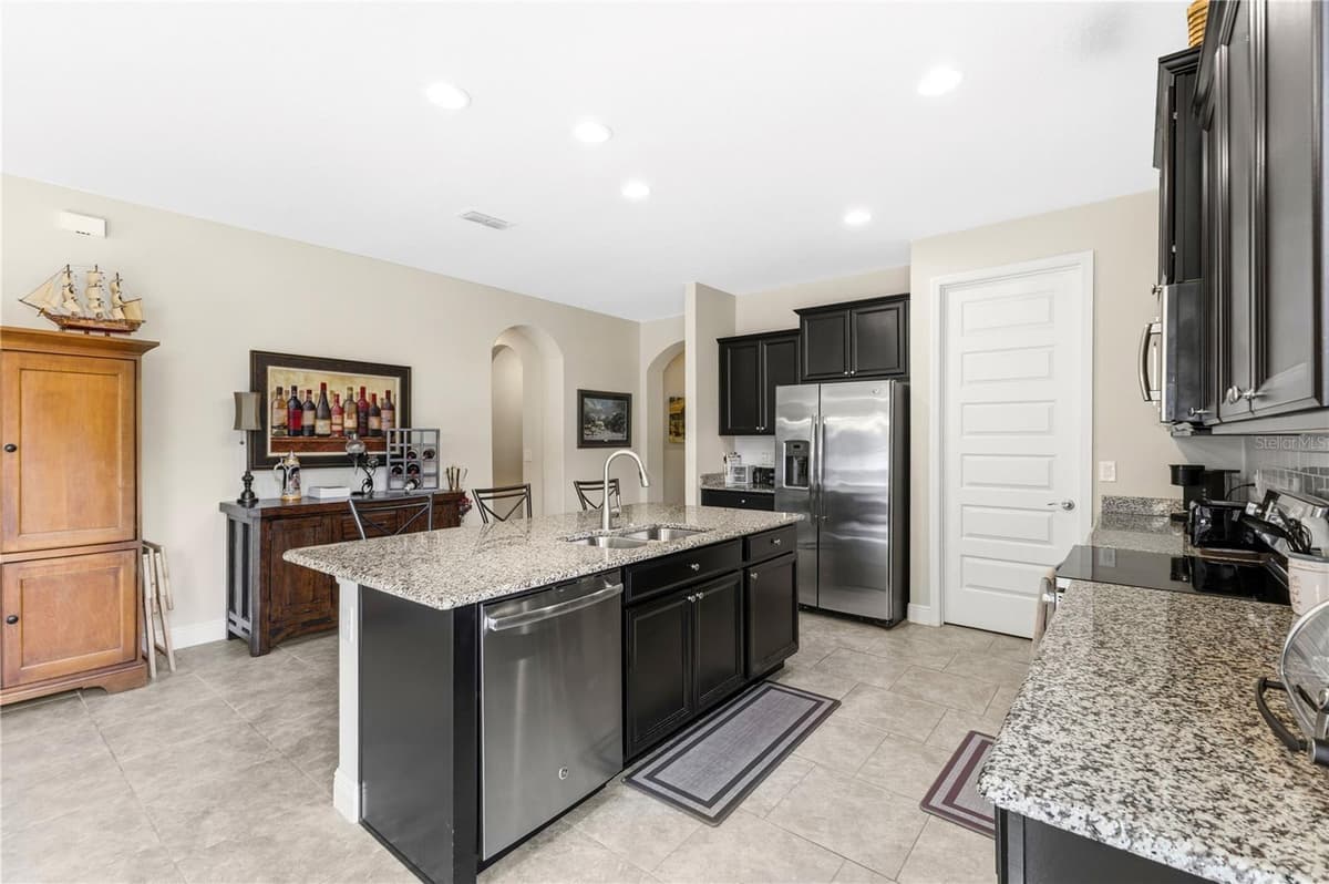 8711 EDEN COVE DRIVE — photo 4 of 37