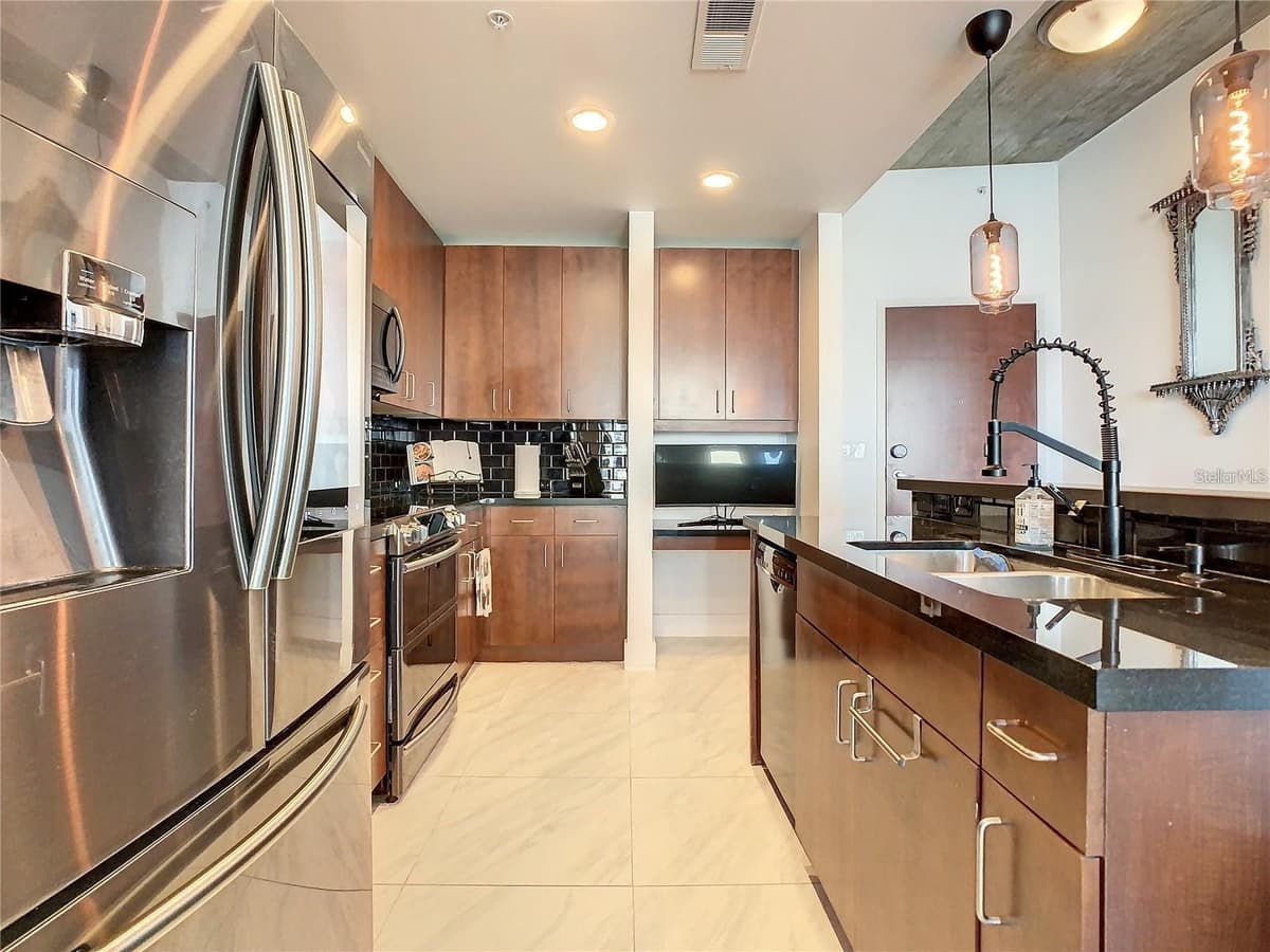 155 COURT AVENUE — photo 12 of 18
