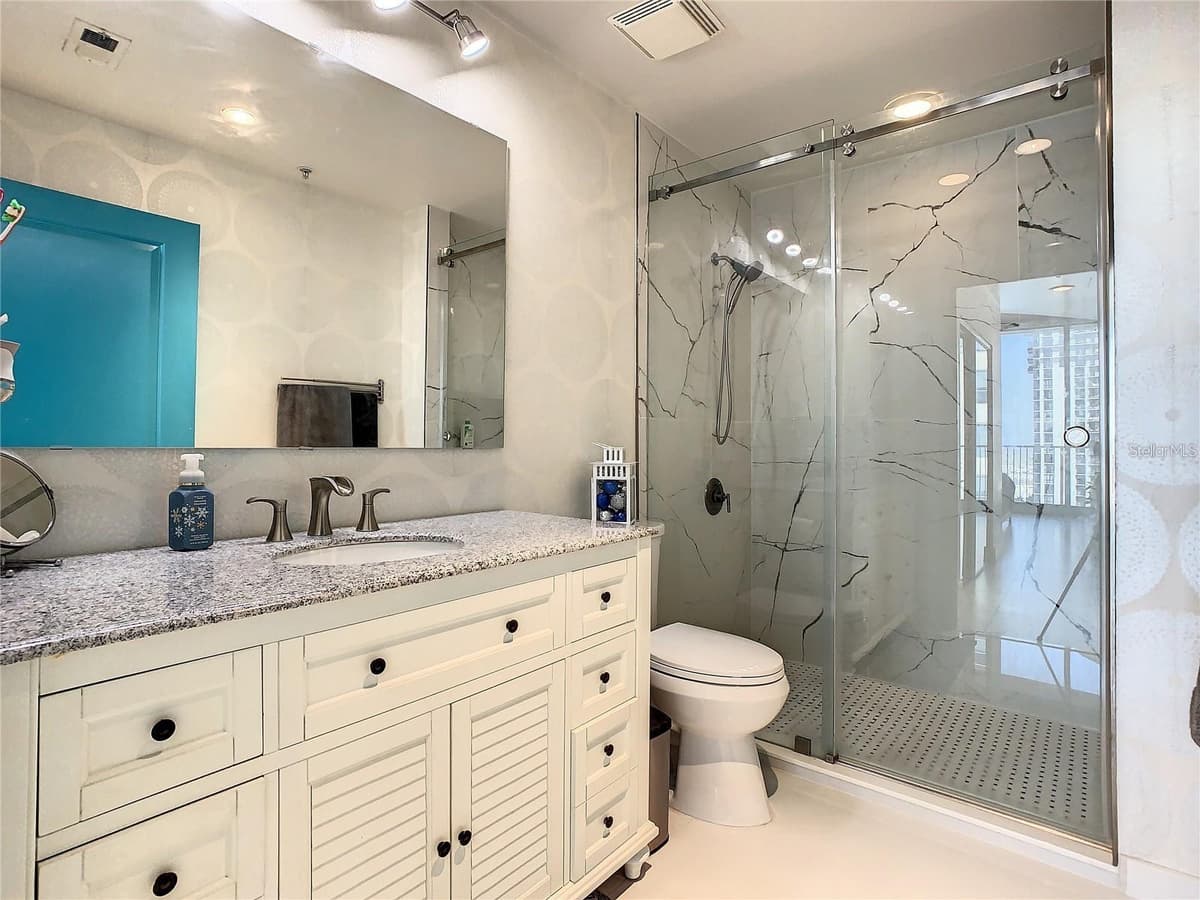 155 COURT AVENUE — photo 7 of 18