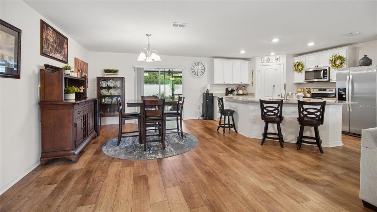 17 RUTH DRIVE — photo 3 of 25