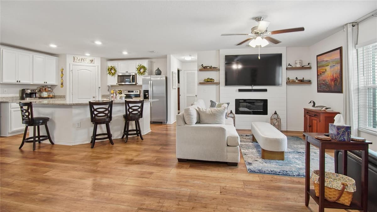 17 RUTH DRIVE — photo 10 of 25