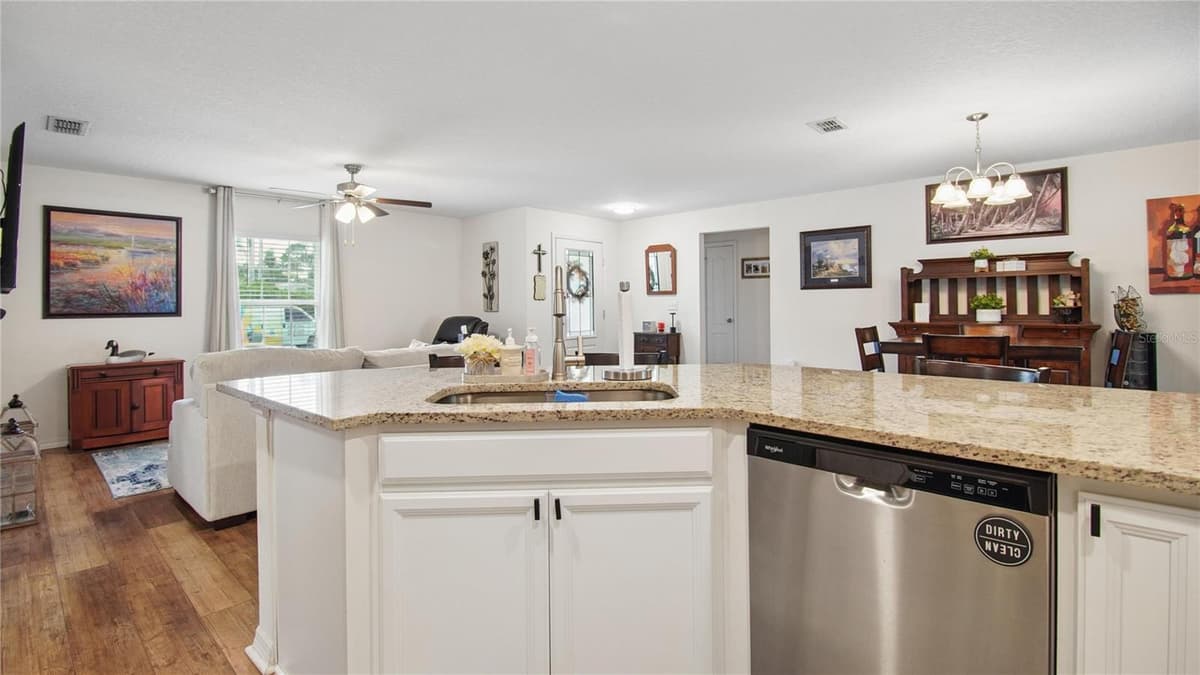17 RUTH DRIVE — photo 5 of 25