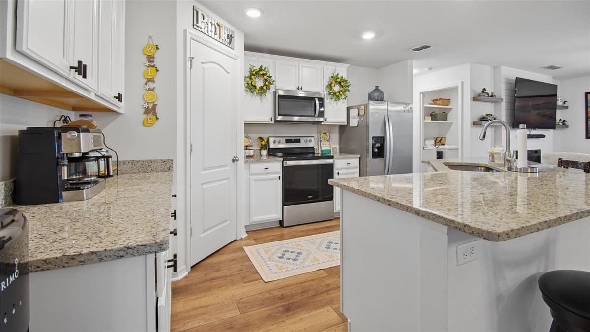 17 RUTH DRIVE — photo 12 of 25