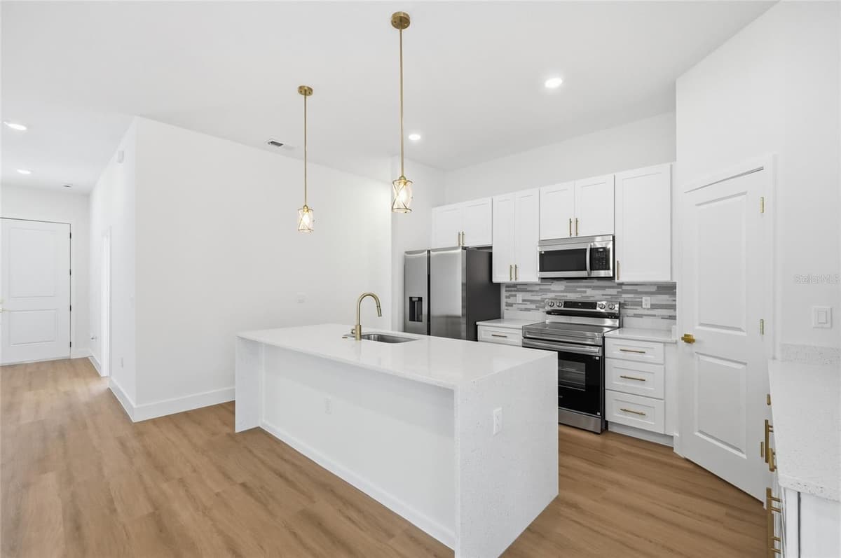 4465 152ND STREET — photo 7 of 47