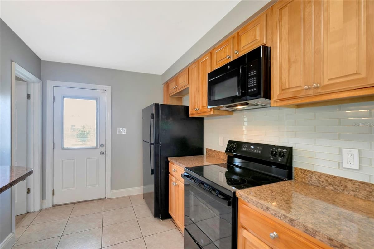 1706 SHORE ACRES DRIVE — photo 13 of 39