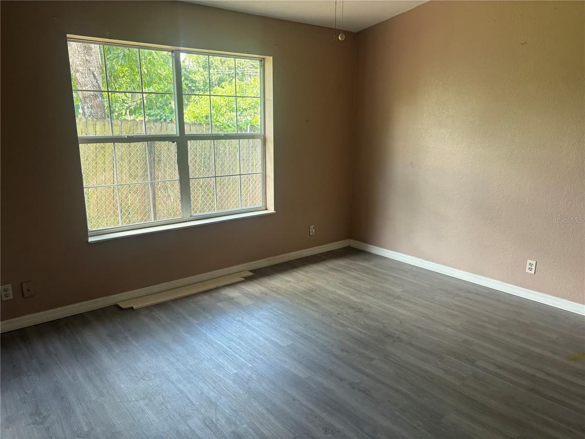 16 CHRISTIANA AVENUE — photo 6 of 7