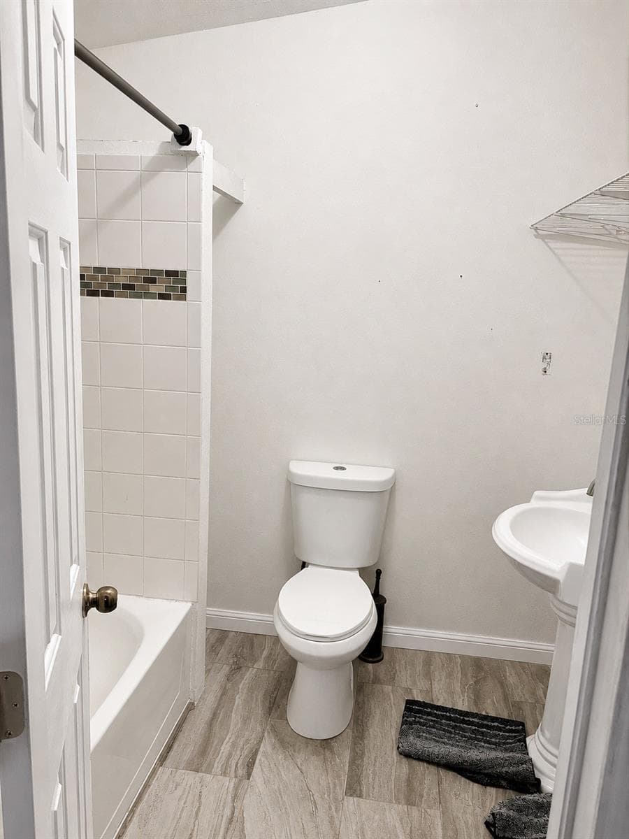 16 CHRISTIANA AVENUE — photo 3 of 7