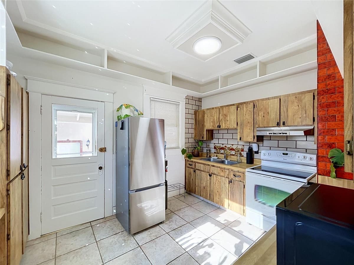 210 FLORIBRASKA AVENUE — photo 20 of 62