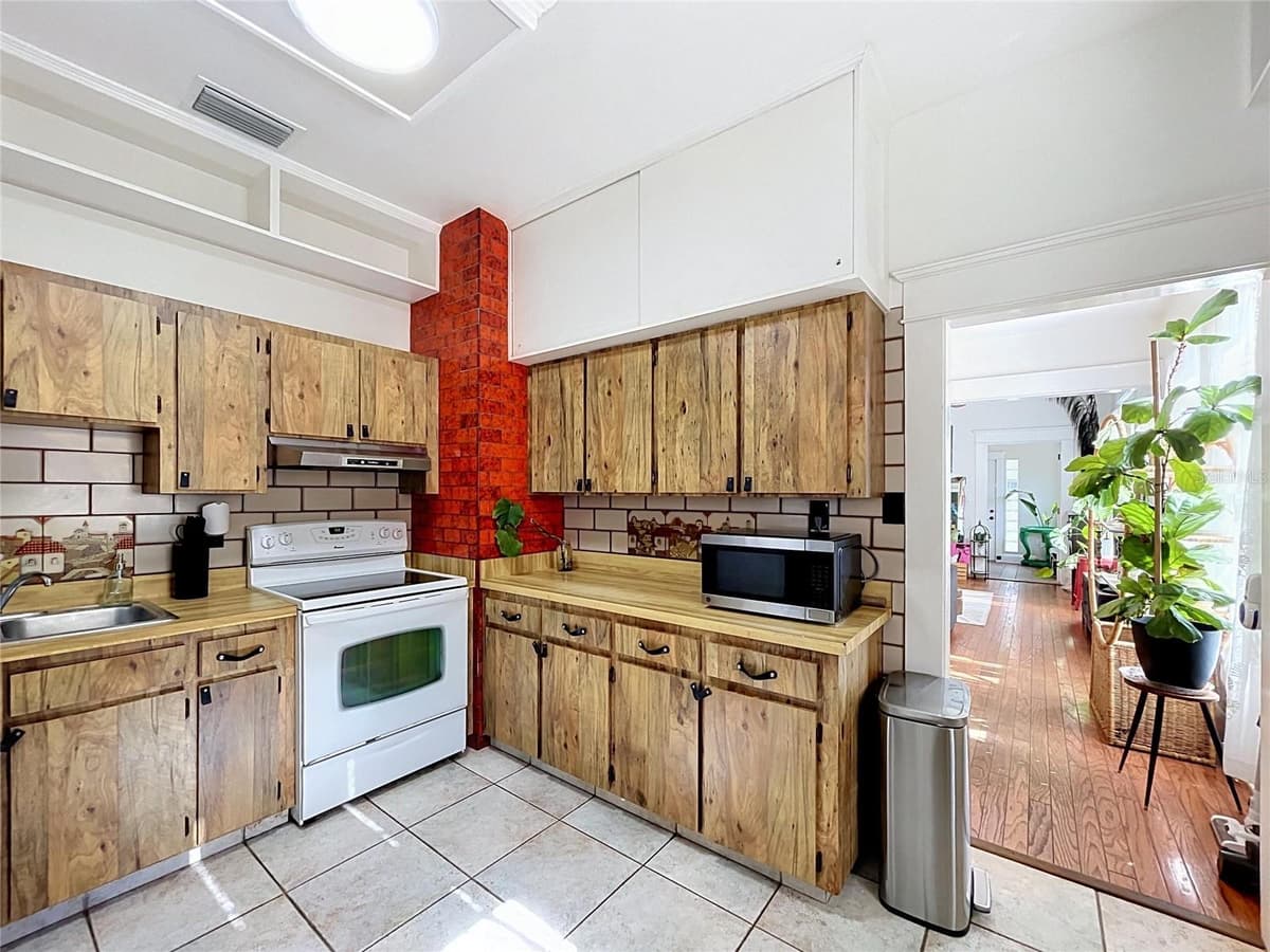 210 FLORIBRASKA AVENUE — photo 19 of 62