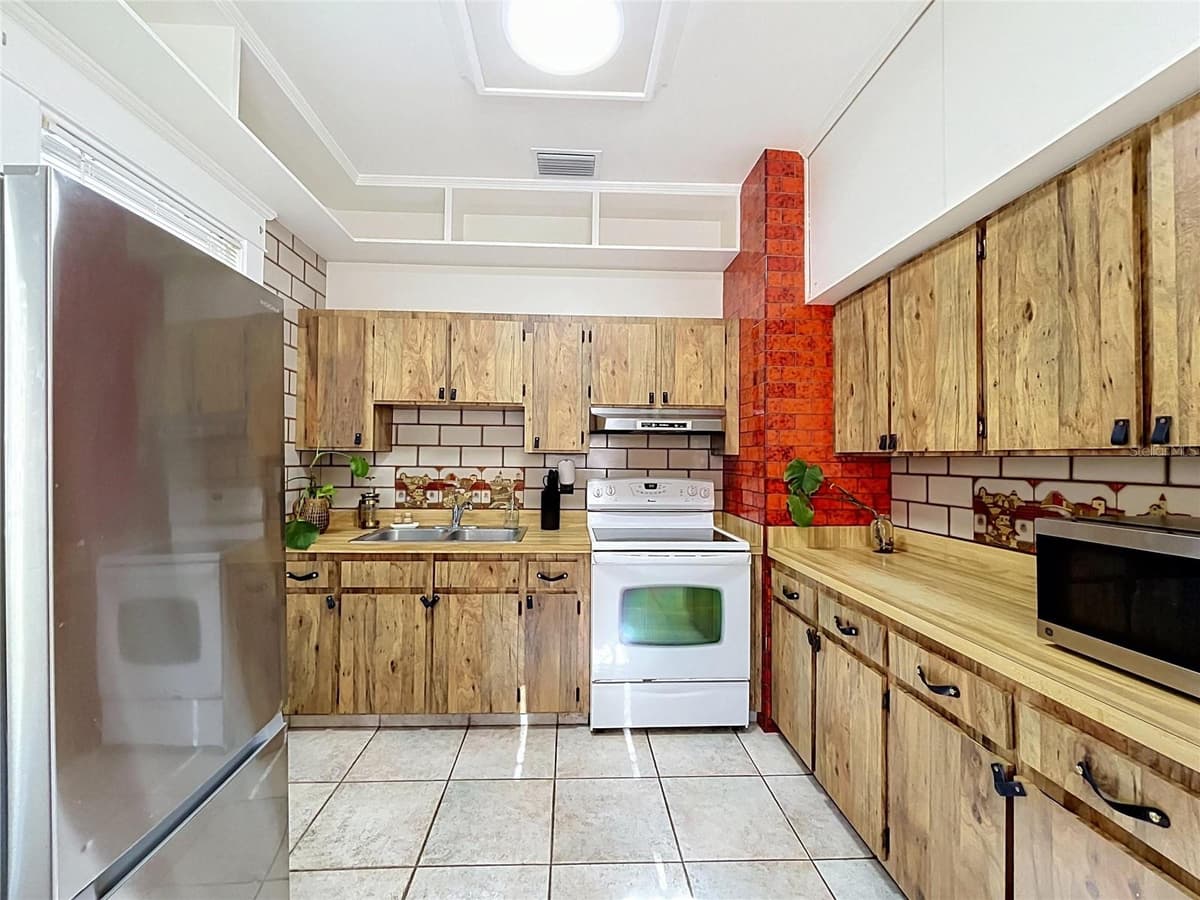 210 FLORIBRASKA AVENUE — photo 18 of 62
