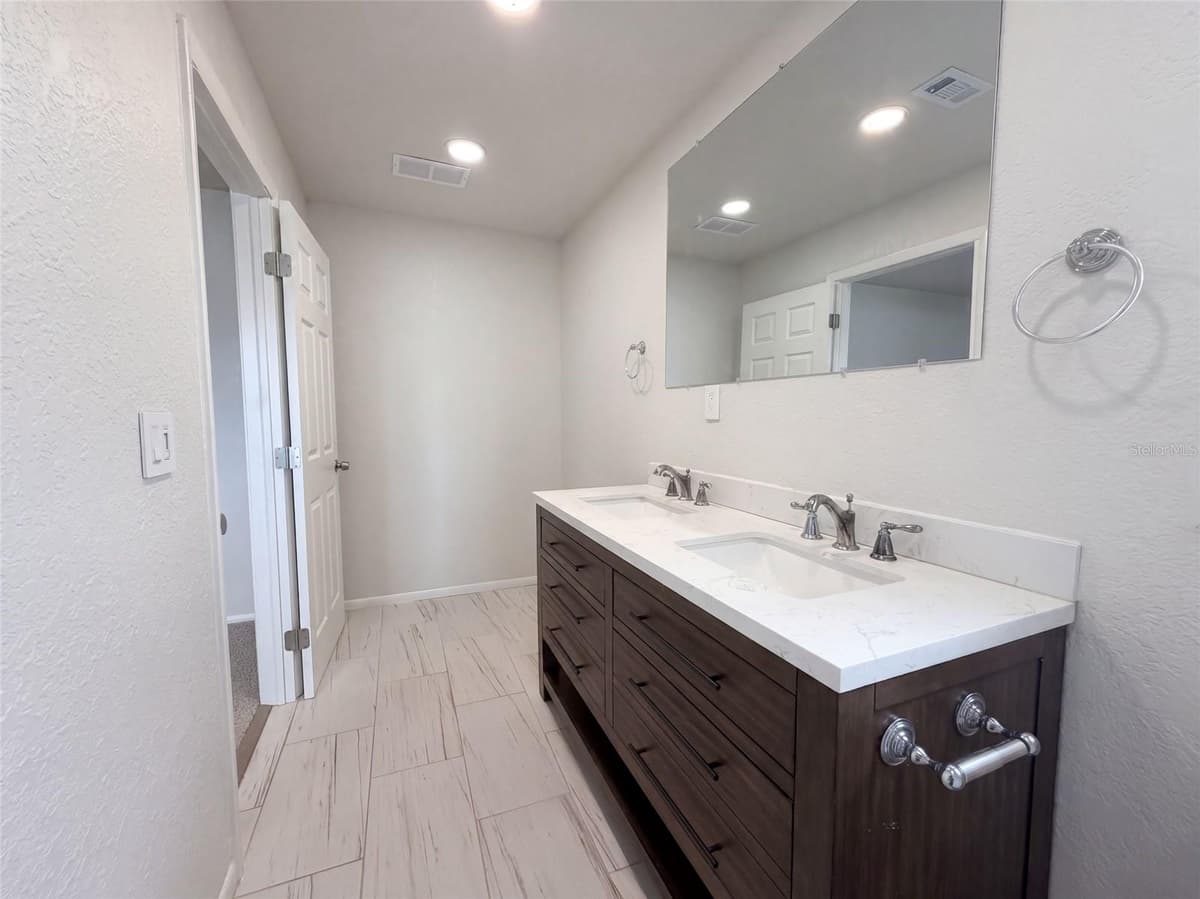 124 SAN BENITO AVENUE — photo 16 of 29