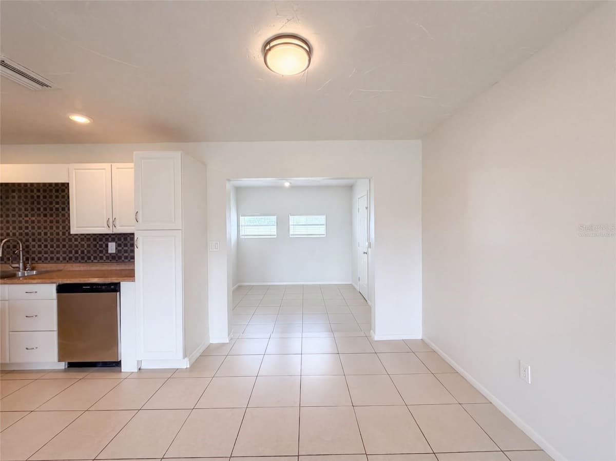 124 SAN BENITO AVENUE — photo 2 of 29