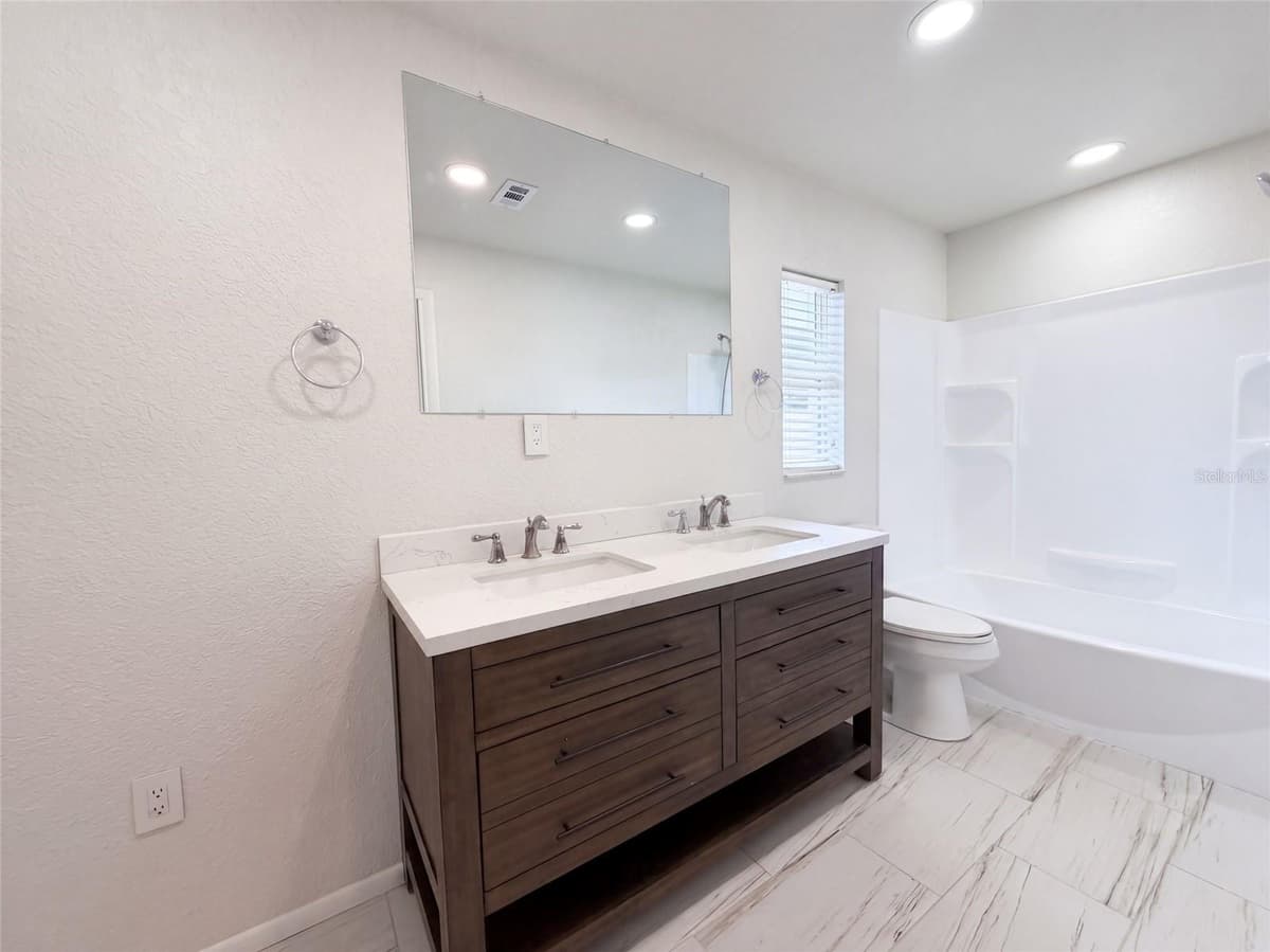 124 SAN BENITO AVENUE — photo 15 of 29