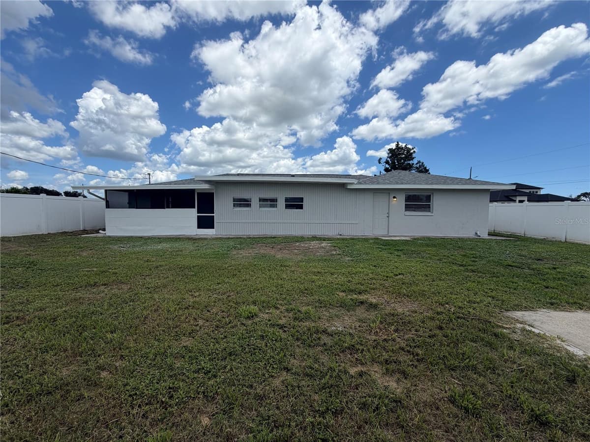 124 SAN BENITO AVENUE — photo 5 of 29
