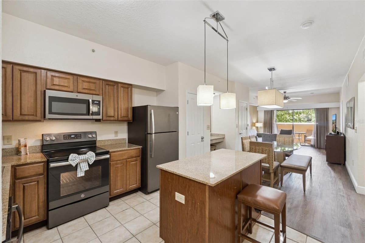 12521 FLORIDAYS RESORT DRIVE — photo 12 of 77